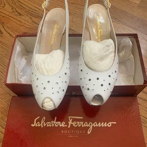 Vintage Retro Salvatore Ferragamo sandals shoes white boutique 8.5 B